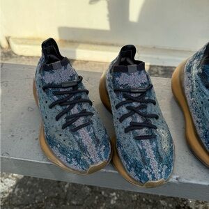 this is 5.5 yeezys but fit like 4.5 women